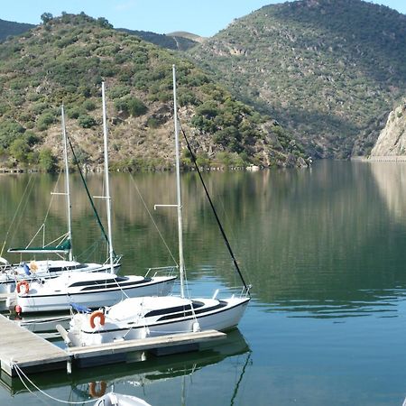 Douro Yacht Charter & Bungalows Сан-Жуан-да-Пешкейра Екстер'єр фото