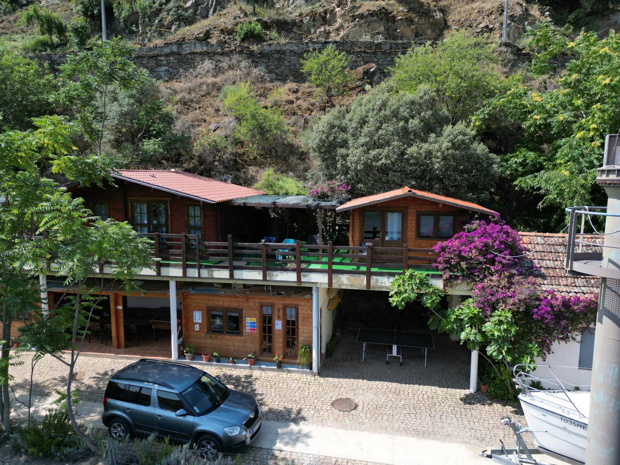 Douro Yacht Charter & Bungalows Сан-Жуан-да-Пешкейра Екстер'єр фото