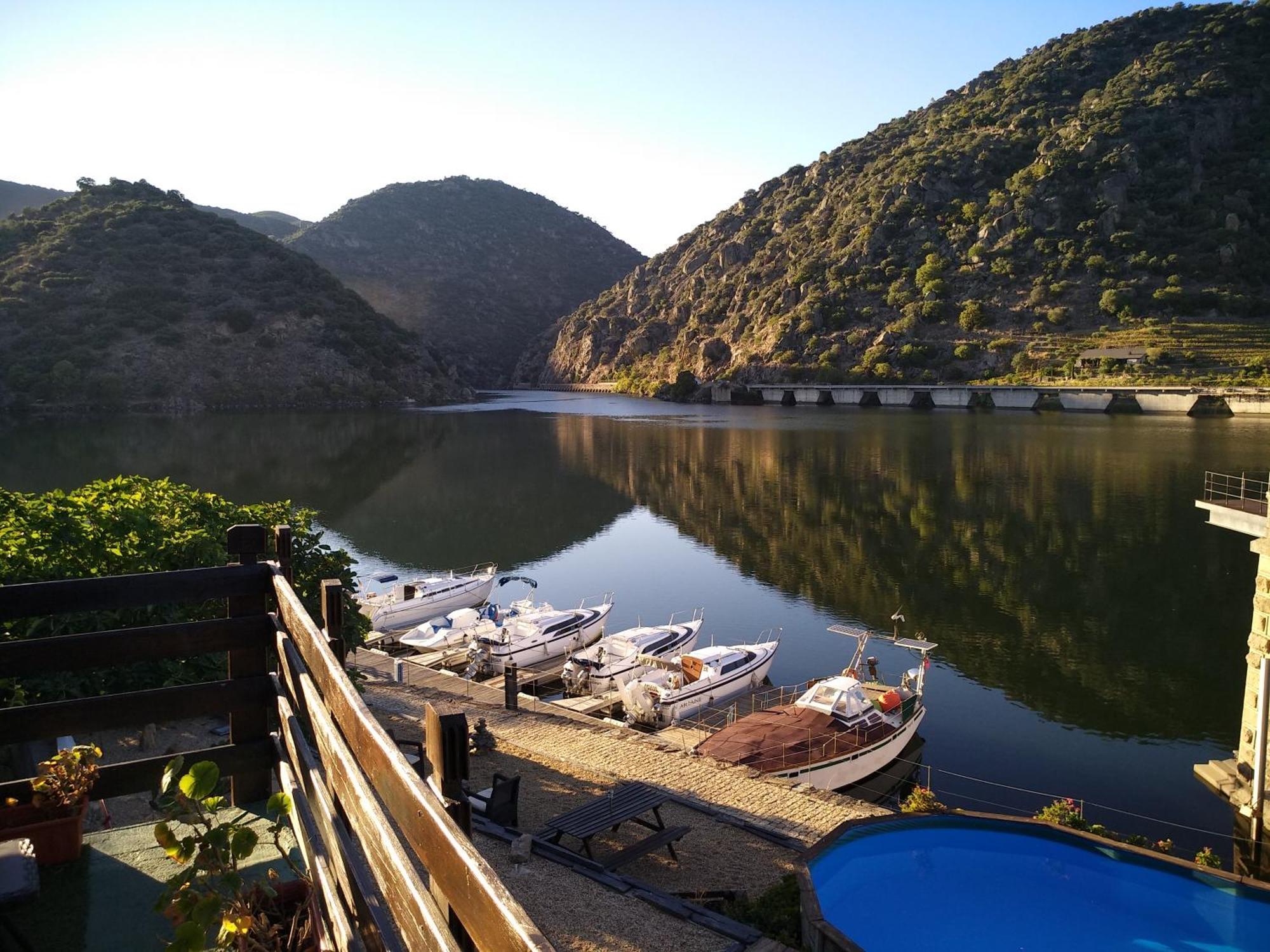 Douro Yacht Charter & Bungalows Сан-Жуан-да-Пешкейра Екстер'єр фото