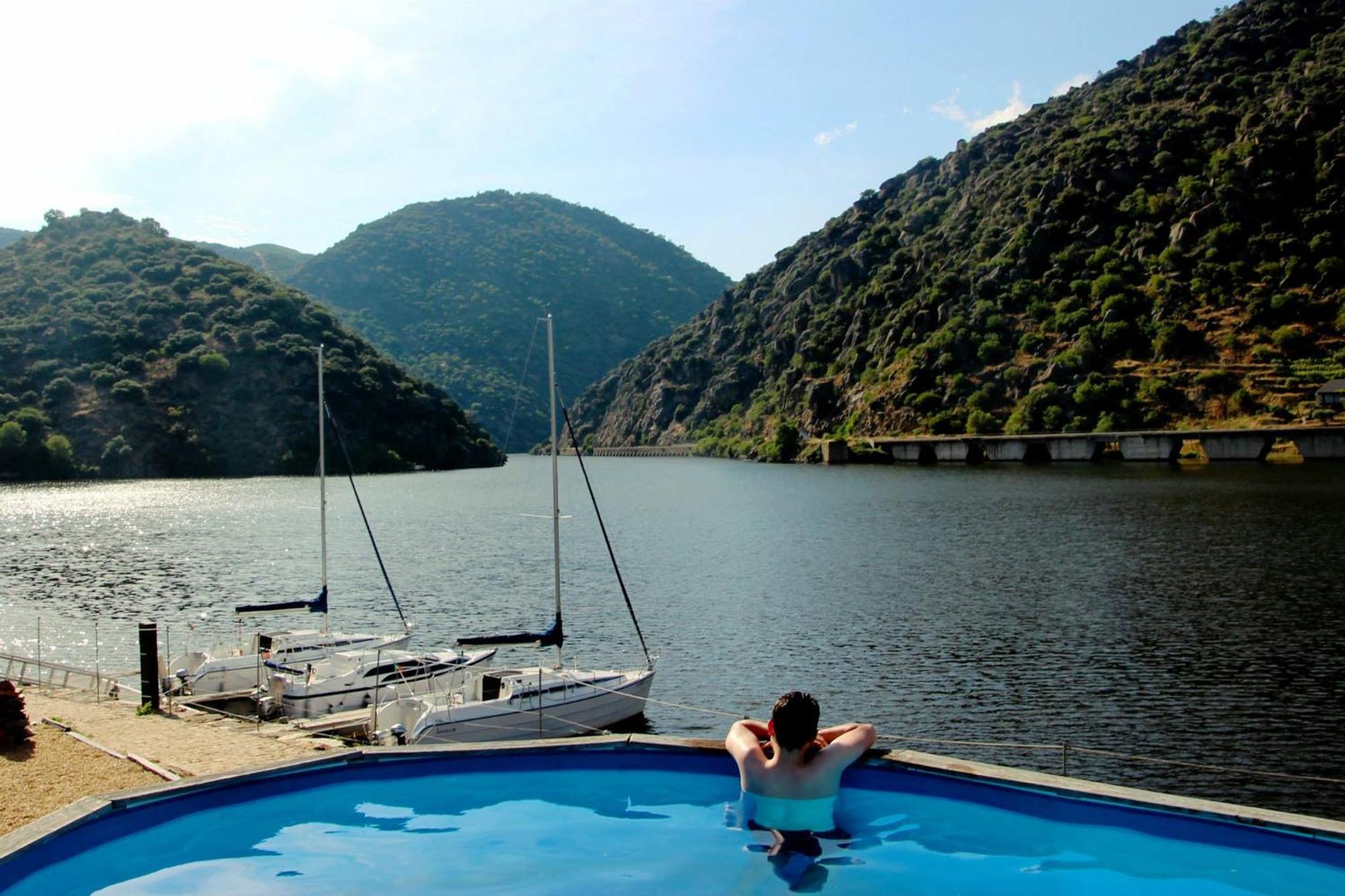 Douro Yacht Charter & Bungalows Сан-Жуан-да-Пешкейра Екстер'єр фото