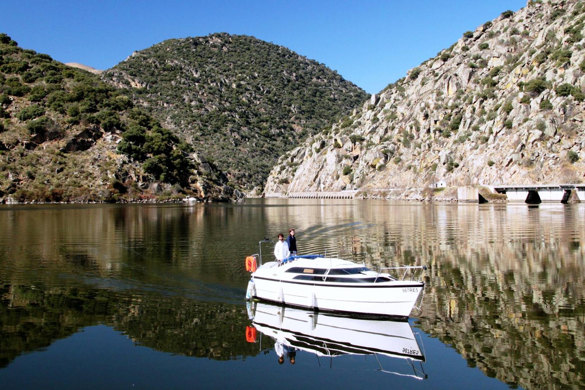 Douro Yacht Charter & Bungalows Сан-Жуан-да-Пешкейра Номер фото