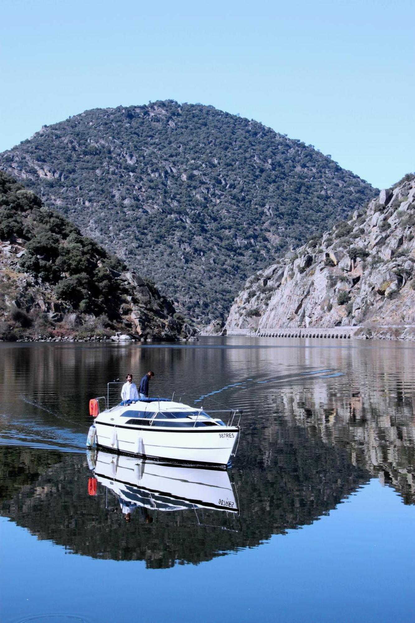 Douro Yacht Charter & Bungalows Сан-Жуан-да-Пешкейра Номер фото