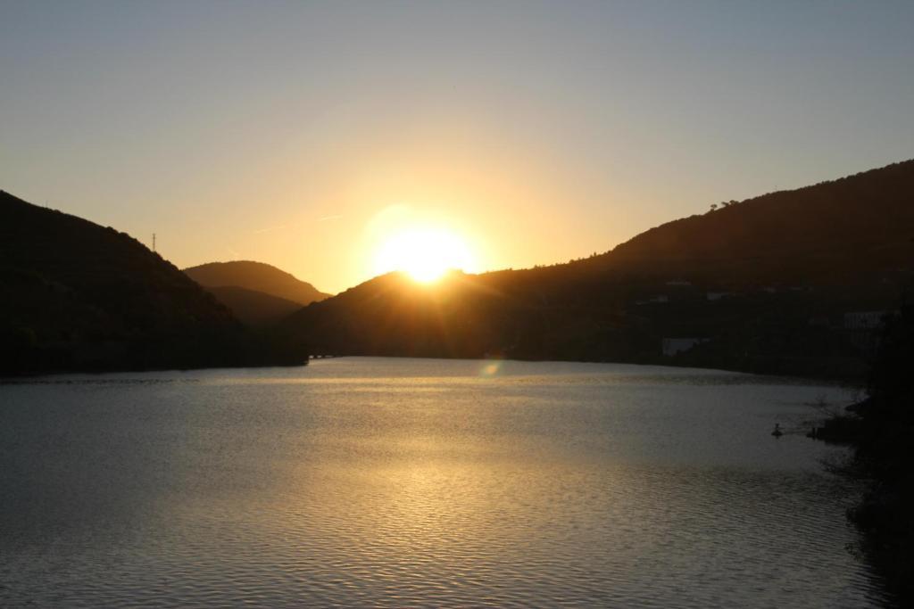 Douro Yacht Charter & Bungalows Сан-Жуан-да-Пешкейра Екстер'єр фото
